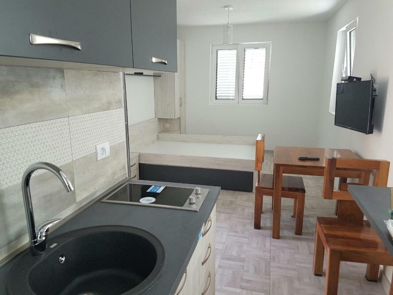 Апартаменты Porto Njegusi A2 Цетине Экстерьер фото