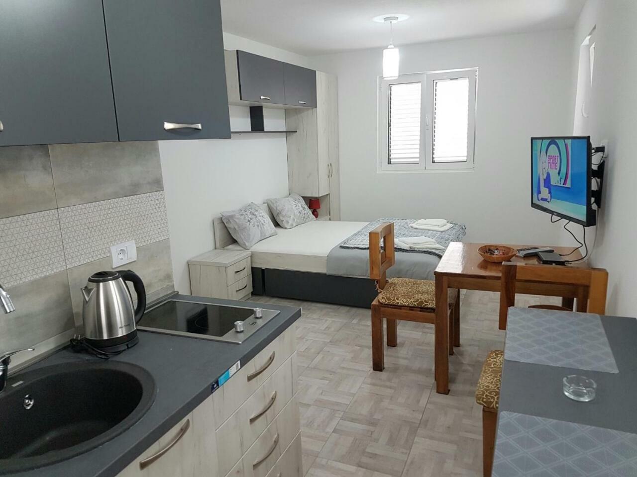 Апартаменты Porto Njegusi A2 Цетине Экстерьер фото